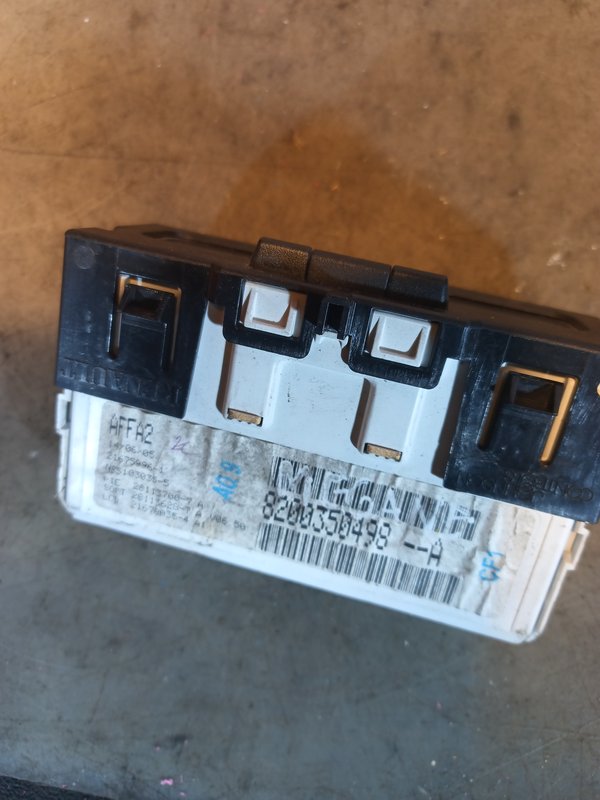 Display Radio RENAULT 8200350498A