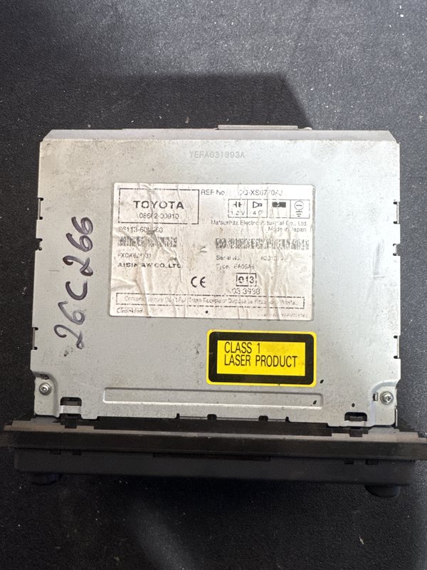 Radio Toyota Avensis II 8611360V560 .