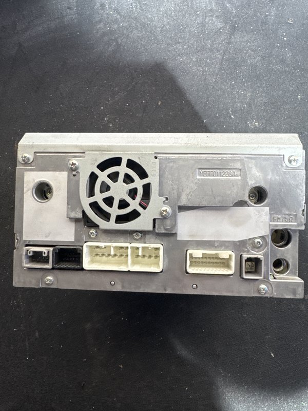 Radio Toyota Avensis II 8611360V560 .