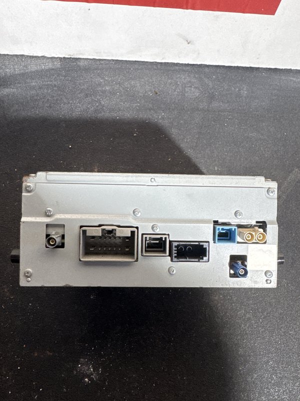Radio Volvo V40 II CF6N-18C815-HA
