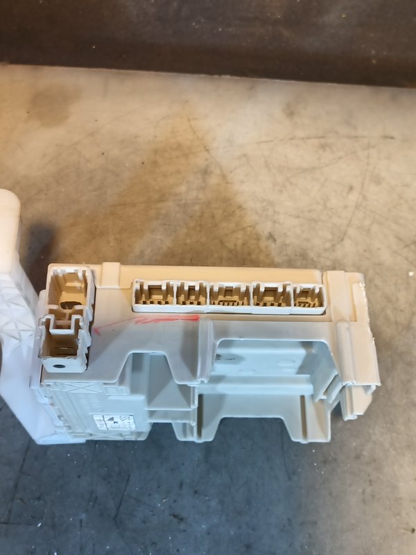 BSI CAIXA FUSIVEIS TOYOTA 827300H030A