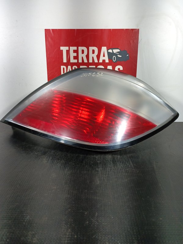 Farolim Trazeiro OPEL ASTRA H DIR 24451837
