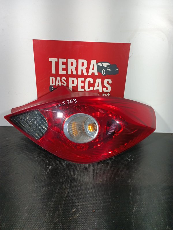Farolim Trazeiro OPEL CORSA D DIR 13186351