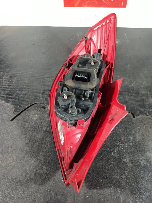 Farolim Trazeiro OPEL CORSA D DIR 13186351