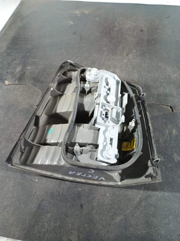 Farolim Trazeiro OPEL VECTRA C ESQ 13131000