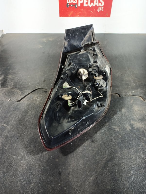 Farolim Trazeiro OPEL ASTRA J DIR 13314051