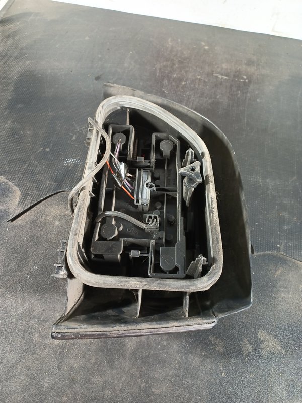 Farolim Trazeiro RENAULT Clio I / II Esquerdo 7700827551