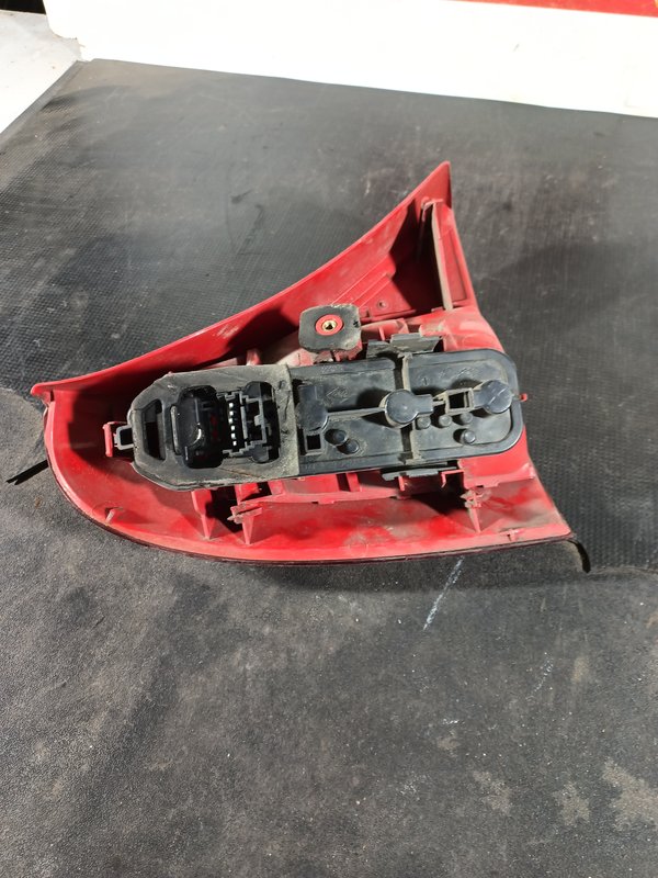 Farolim Trazeiro RENAULT CLIO II DIR 7700410516V
