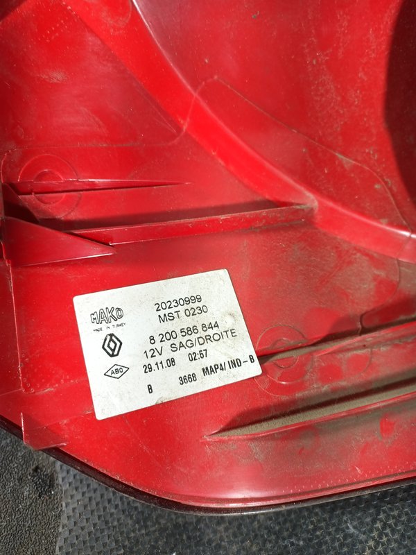 Farolim Trazeiro RENAULT CLIO III DIR 8200586844