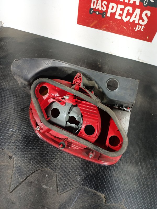 Farolim Trazeiro RENAULT MODUS DIR 8200212204