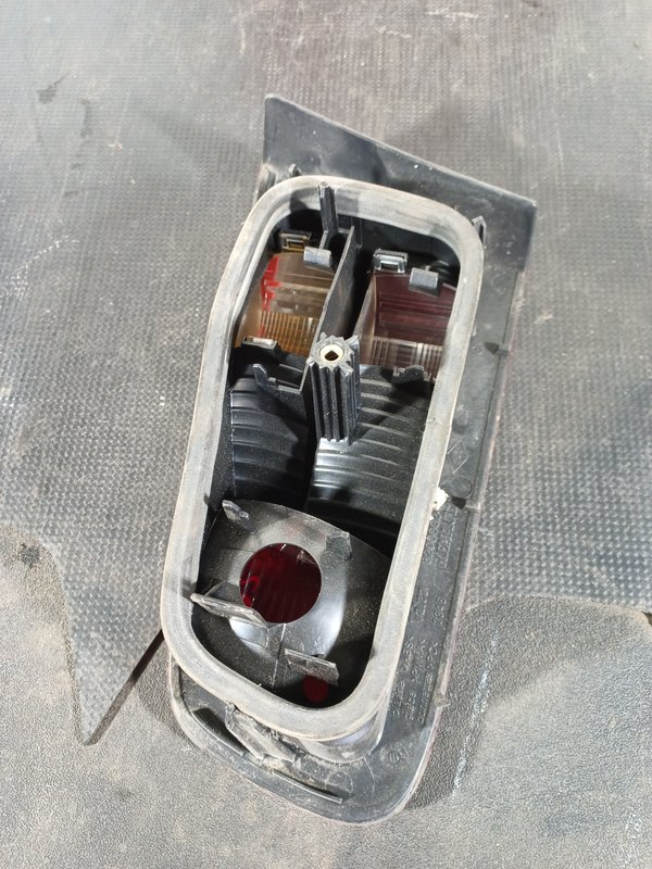 Farolim Trazeiro RENAULT LAGUNA II ESQ MALA 8200002475