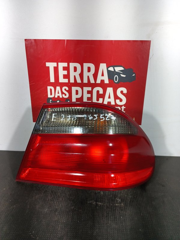 Farolim Trazeiro MERCEDES CLASSE E W210 DIR A2108208264