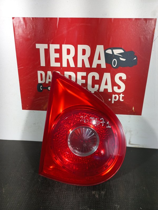 Farolim Trazeiro VW GOLF V MALA ESQ 1K6945093E