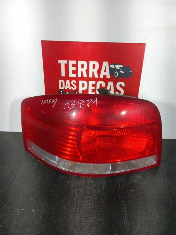 Farolim Trazeiro AUDI A3 8P1 ESQ 8P0945257
