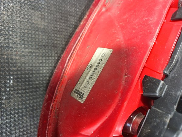 Farolim Trazeiro VW GOLF IV DIR 1J6945096Q