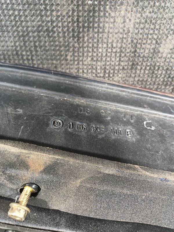 Farolim Trazeiro VW GOLF III ESQ 1H6945111E