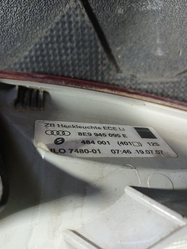 Farolim Trazeiro AUDI A4 B7/B6 ESQ 8E9945095E