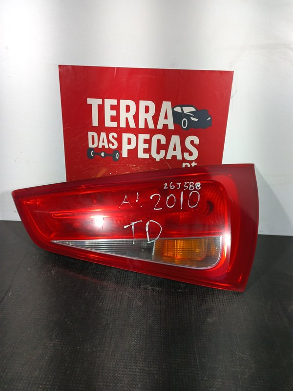 Farolim Trazeiro AUDI A1 DIR 8X0945094