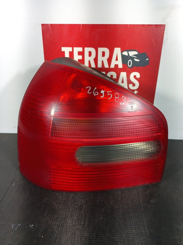 Farolim Trazeiro AUDI A3 ESQ 8L0945095A