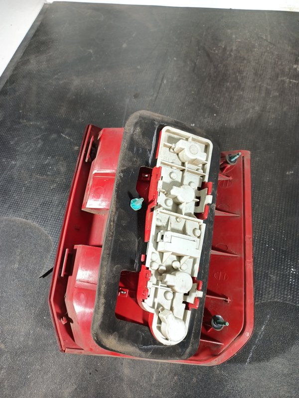 Farolim Trazeiro AUDI A2 DIR 8Z0945096B