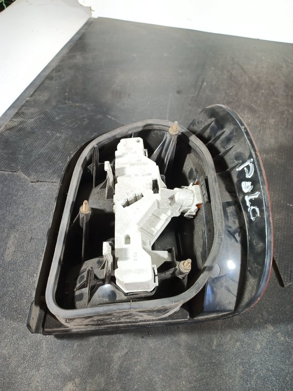 Farolim Trazeiro VW POLO III ESQ 6N0945095A