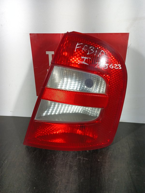 Farolim Trazeiro SKODA FABIA I DIR 6Y6945096B
