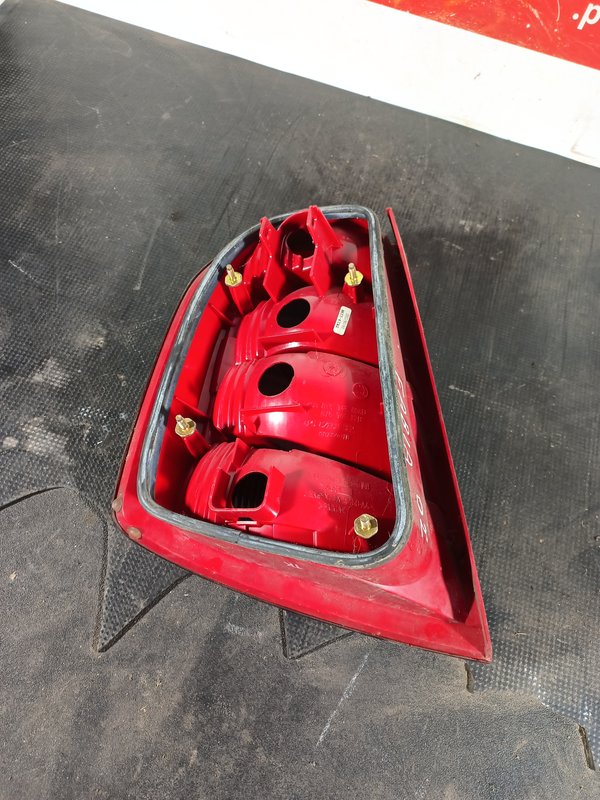 Farolim Trazeiro SKODA FABIA I DIR 6Y6945096B