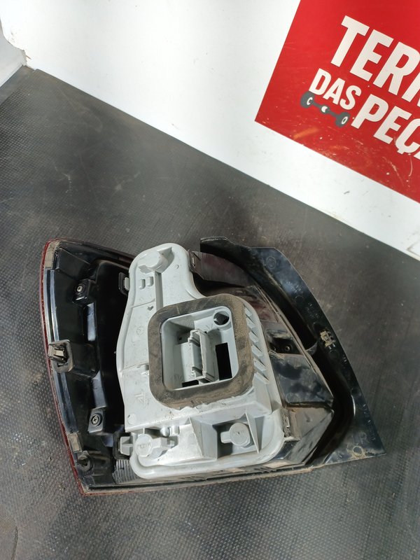 Farolim Trazeiro VW POLO V DIR 6R0945096G