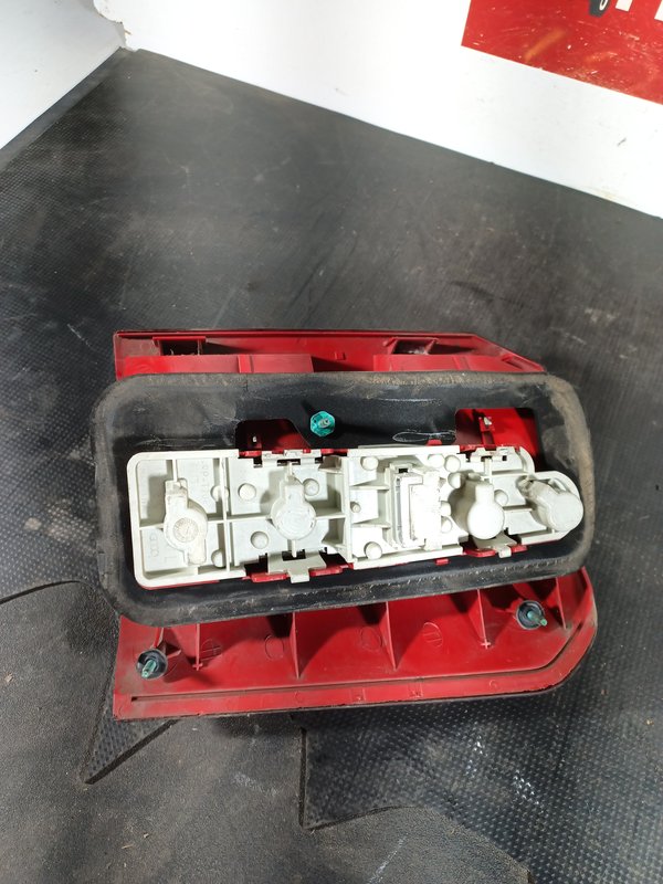 Farolim Trazeiro AUDI A2 ESQ 8Z0945095B