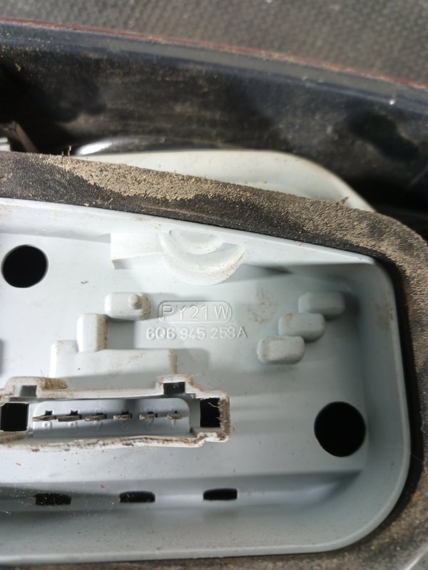 Farolim Trazeiro VW POLO IV DIR 6Q6945258A