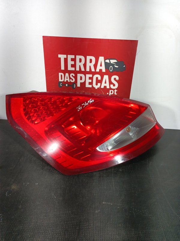 Farolim Trazeiro FORD FIESTA 6 ESQ 8A6113405AE