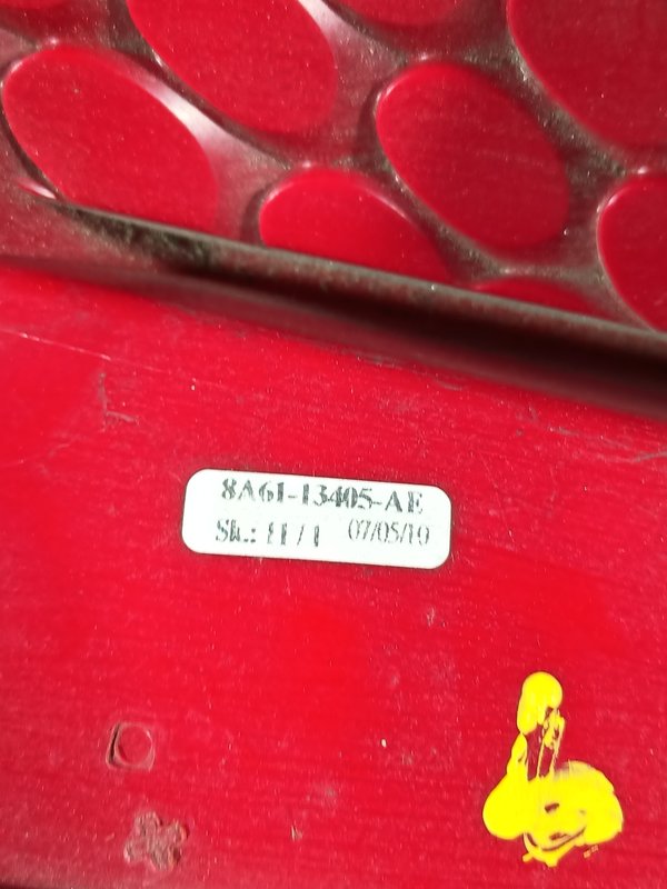 Farolim Trazeiro FORD FIESTA 6 ESQ 8A6113405AE