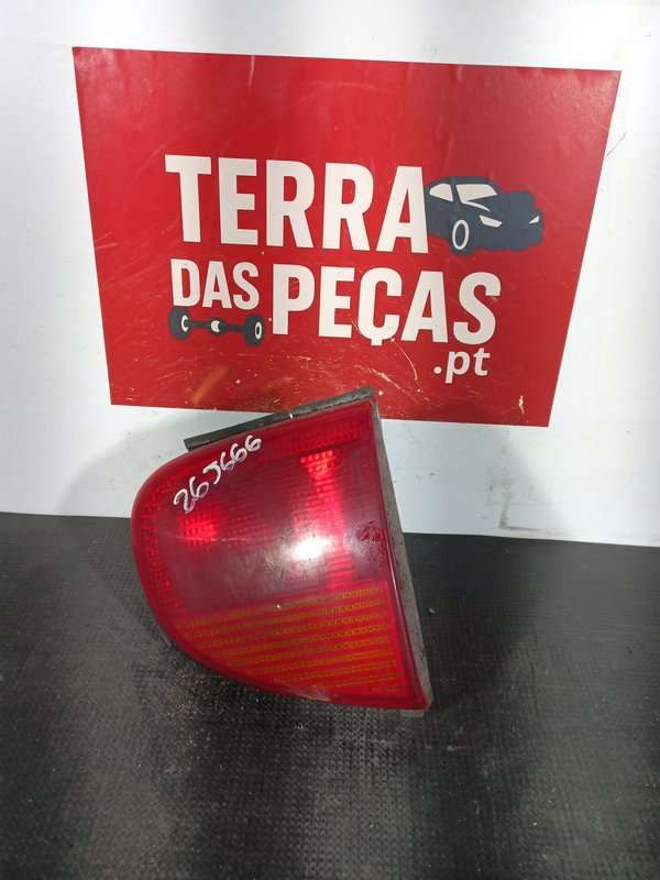 Farolim Trazeiro FORD ESSCORT MALA INTERIOR 93AG15K258