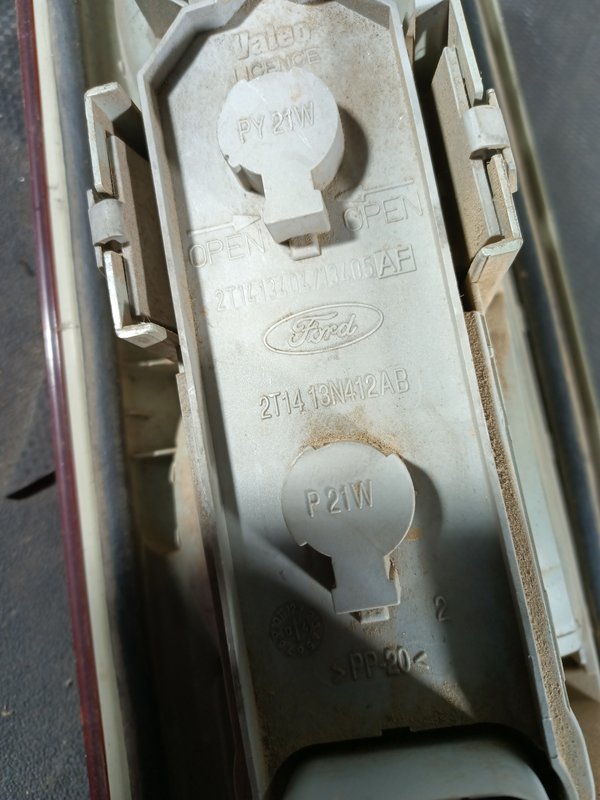 Farolim Trazeiro FORD TRANSIT CONNECT DIR 2T1413N412AB