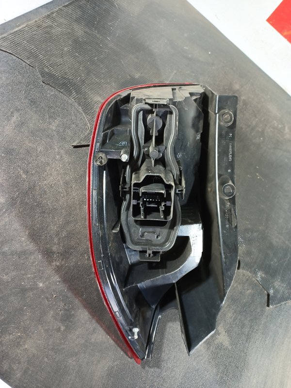 Farolim Trazeiro RENAULT SCENIC II ESQ 8200474328