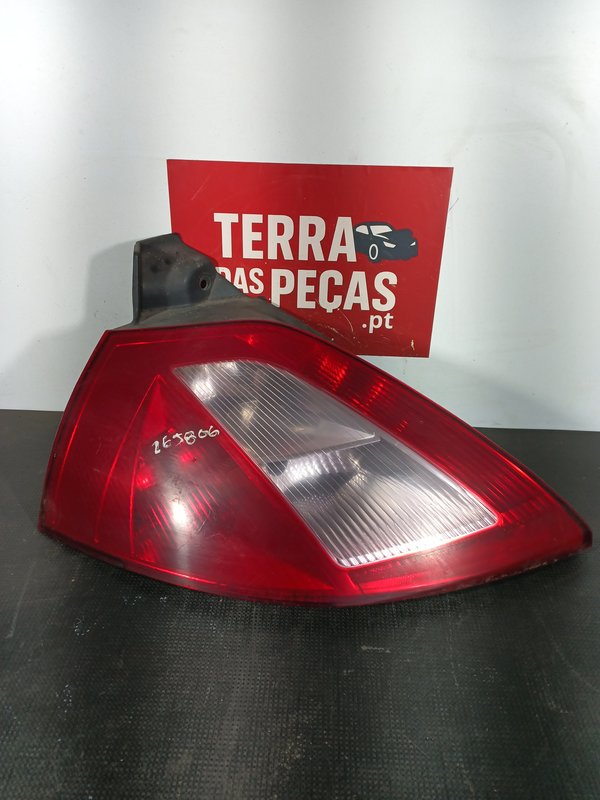 Farolim Trazeiro RENAULT MEGANE II ESQ 8200073236