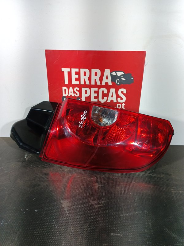Farolim Trazeiro MITSUBISHI COLT VI ESQ 21679012
