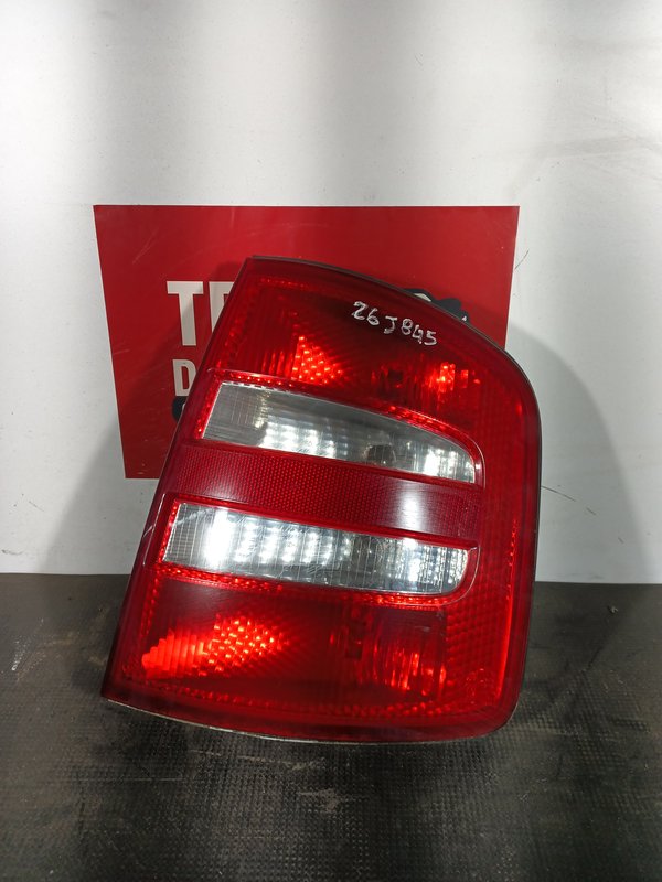 Farolim Trazeiro SKODA FABIA I DIR 6Y9945096B