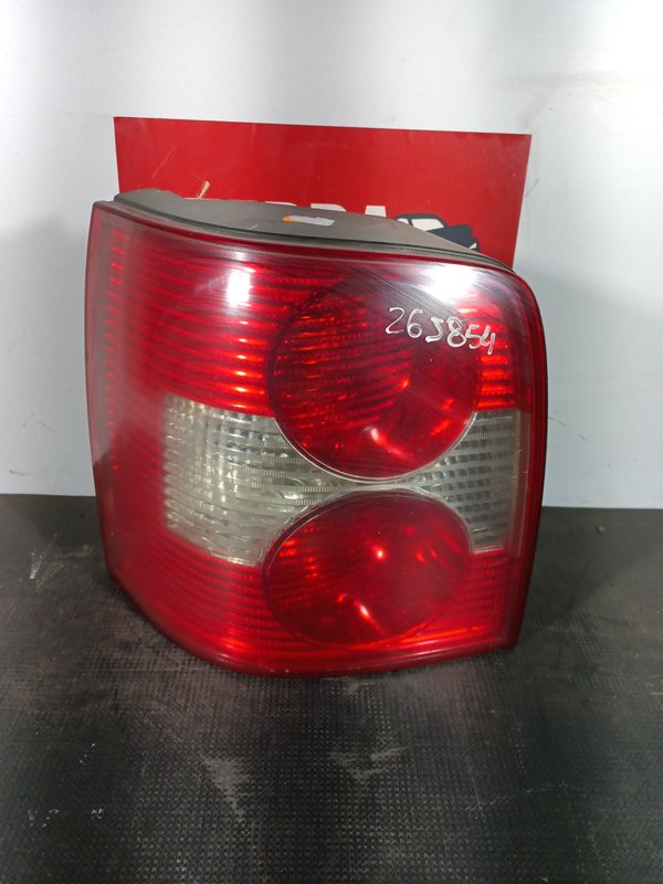 Farolim Trazeiro VW PASSAT VARIANT ESQ 389945095AA