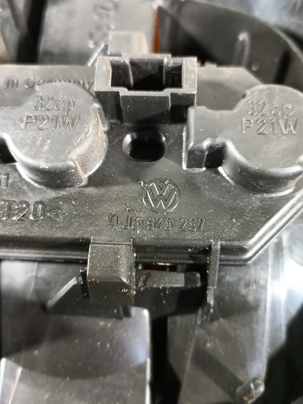 Farolim Trazeiro VW GOLF IV DIR 11A197B