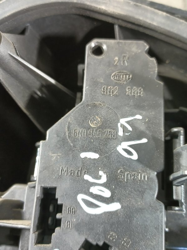 Farolim Trazeiro VW POLO III DIR 6N0945258