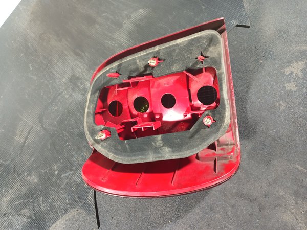 Farolim Trazeiro VW Polo III / II Direito 6N0945096H