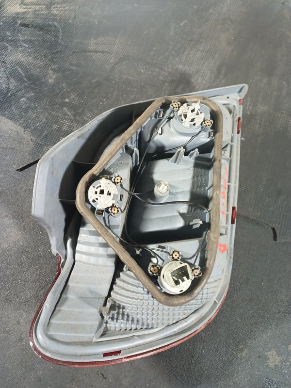 Farolim Trazeiro TOYOTA Yaris I / I Direito 81550-52280
