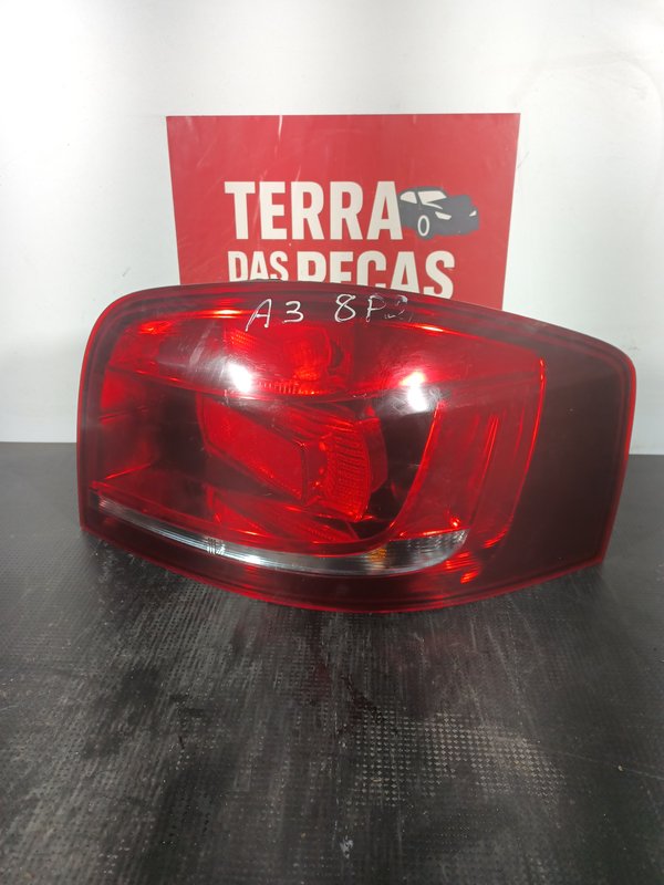 Farolim Trazeiro AUDI A3 8P Direito 8P0945096A