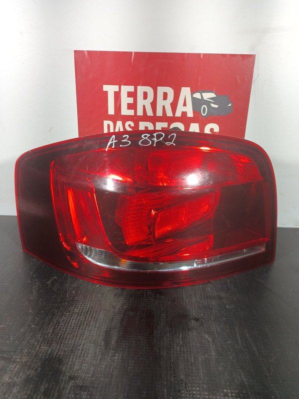 Farolim Trazeiro AUDI A3 8P Esquerdo 8P0945095A