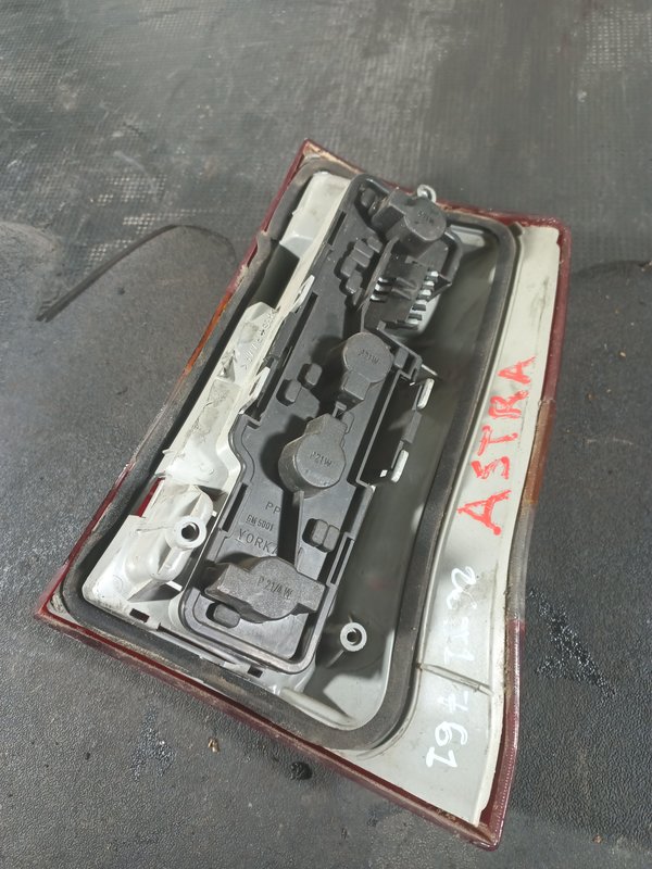Farolim Trazeiro OPEL Astra F Esquerdo carri 1222001