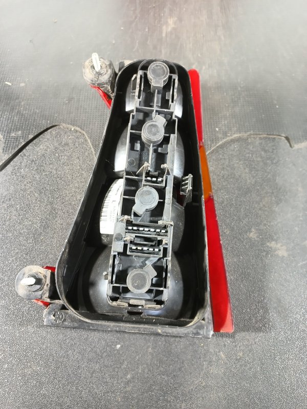 Farolim Trazeiro CITROEN AX ESQUERDO 084621