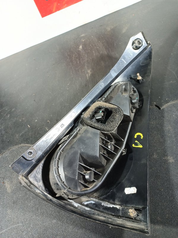 Farolim Trazeiro CITROEN C1 ESQ PRETO 090H0-09518