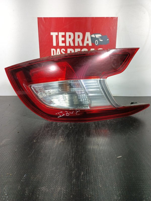 Farolim Trazeiro PEUGEOT 308 II ESQ 9677817680