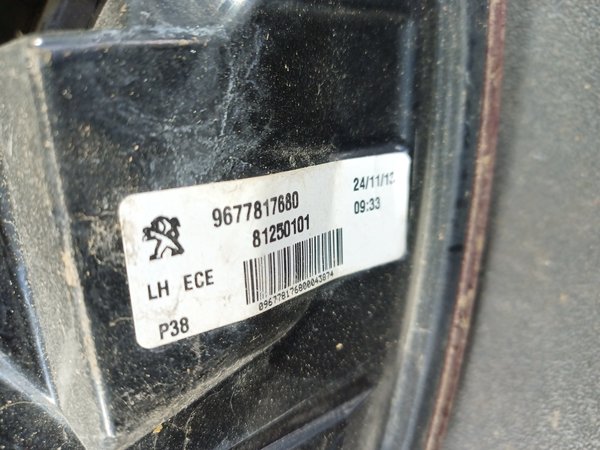 Farolim Trazeiro PEUGEOT 308 II ESQ 9677817680